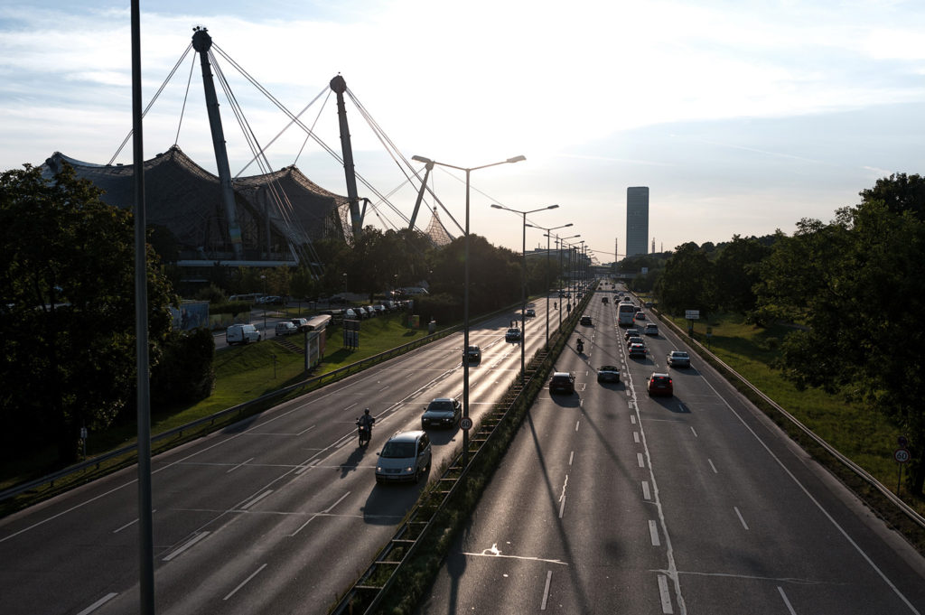 Фото с моста. Автомагистраль Германии. Автомобили на трассе